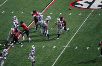 Cincinnati Masters: Federer downs Murray to set up Raonic SF challenge